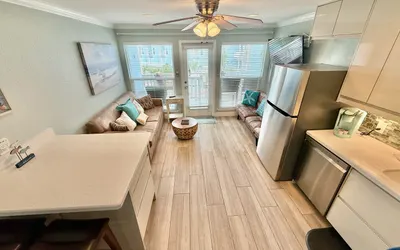 Beachfront Condo, Gulf Views Pool Hot Tubs Netflix
