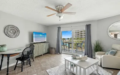 Tradewinds 208 – Beautifully Updated 1BR/2BA with Bonus Bunks and Gulf Views!