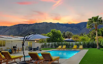 Sunlit Tranquility: Heated Pool, 1mi to DT, Dog Ok