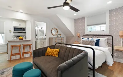The Village Loft: Dreamy Second Floor Studio Near Belmont & Vanderbilt