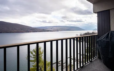 Canandaigua Lake Front Condo, Beach Access, PickleBall, Tennis, Hiking
