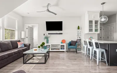 Light-Filled Guest House with 2 Balconies & King Bed in Walkable East Nashville