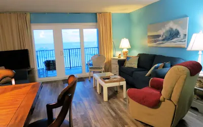Beachfront | Pool | Gym | Sleeps 6 | Central PCB