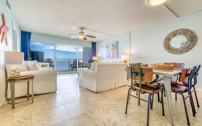 C602 | Beachfront with Beach Service, Pool, & WiFi