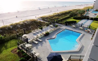 6th Floor | Beachfront | Sleeps 6 | Pool, Gym!