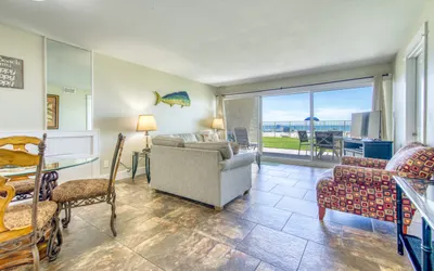 C103 | Beachfront with Beach Service, Pool, & WiFi