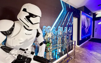Near Disney Immersive Star Wars Theater, Poolside Cinema, Arcade Games!
