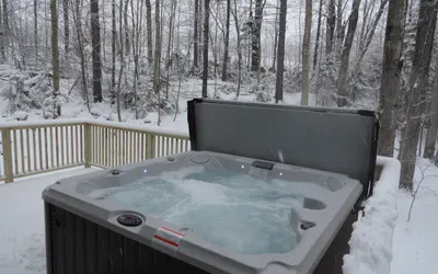 Walk to Okemo Base Lodge & Lifts. Private On Mountain Home with Hot Tub/Fire Pit