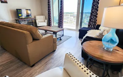 Next to 10th Floor Pool, incredible views! Light Show From Balcony!