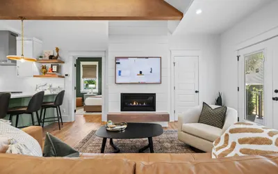 Boutique Luxury King Suite | Spa Shower, Chef Kitchen, Fireplace, Walk to Dining