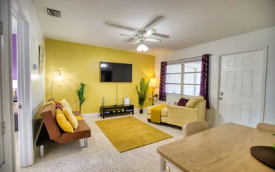 King-size beds, 2 kitchens, minutes to Siesta Key