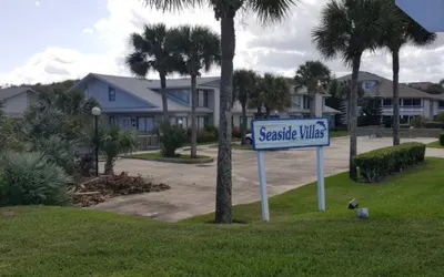 Quaint condo with pool and across the street from Beach