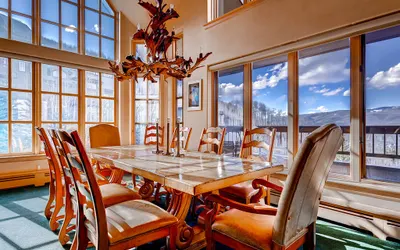 Scenic Penthouse Condo for 10, Ski In at Pines Lodge!