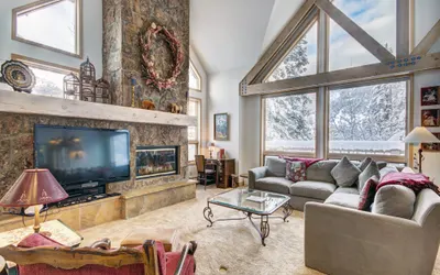 Ski in & Slopeside Luxury Townhome at Pines Lodge - Sleeps 12