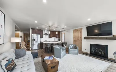 Amazing Location - Steps to American Eagle Lift - CJ202