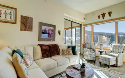 Wonderful Spacious Ski Condo - SH504