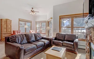 5983 Hidden River Lodge