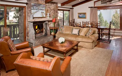 3BR Residence w/ Cozy Fire Place - Lodge at Vail Save 20% on 7+ Nights!