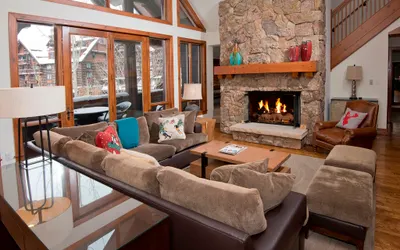 Lavish 3BR/3.5BA Bachelor Gulch Condo - Ski In / Ski Out