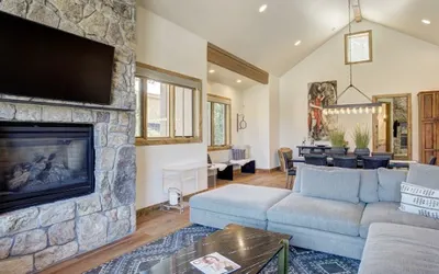 Luxurious 4Br Mountain Home~No Cleaning Fees~Kids ski free!