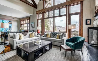 Luxury renovation! Ski-in/Ski-out 5 Br Private Townhome, Top of Bachelor Gulch