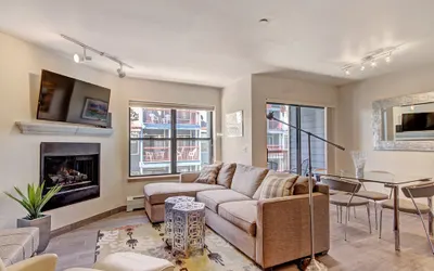 Luminous 2Br 2Ba - Steps to Snowy Fun & Main St