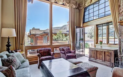 3 BR Condo at The Lodge at Vail w/ Pool, Hot Tub Save 20% on 7+ Nights!