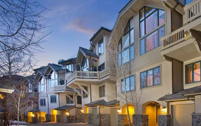 Ski In Ski Out Townhome in Rocky Mountain Access to Elkhorn Chairlift