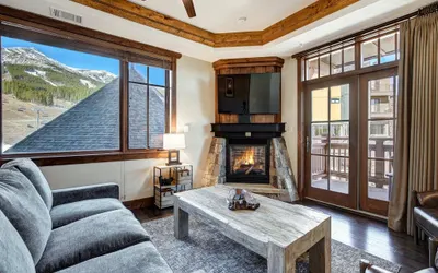 Luxury Condo at Base of Peak 8, Steps from Winter Activities