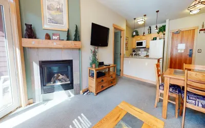 Sunstone 208 Updated Ski-In Ski-Out Condo At Sunstone Lodge with Great Complex Amenities