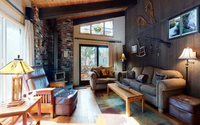 Chateau de Montagne 1 Spacious Townhome with Great Complex Amenities On the Shuttle Route