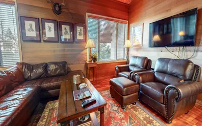 Bridges Townhome 9 Deluxe, Mountain View Townhome with Private Decks and Washer Dryer, Walk to Slopes