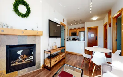 Sunstone 109 Remodeled Condo Great Complex Amenities with Ski-In Ski-Out