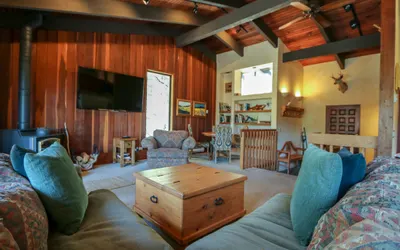 Mammoth West 143 Quiet Condo With Amazing Mountain Views and A Short Walk to Canyon Lodge