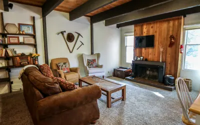 Val DIsere 6 Pet-Friendly Mountain Rustic Spacious Condo only Short Walk To The Village