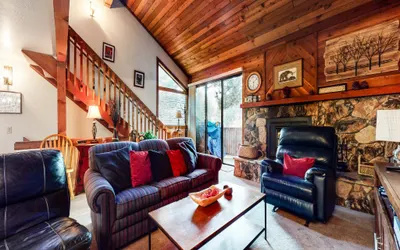 Mammoth Sierra Townhomes 26 Mountain Rustic Spacious Townhome, On the Shuttle Route