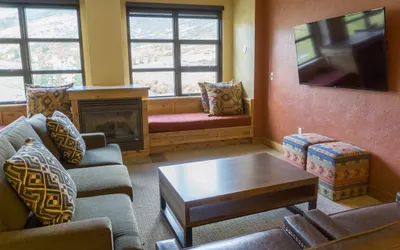 Luxury suite in the heart of Canyons Village Save 20% on 7+ Nights!