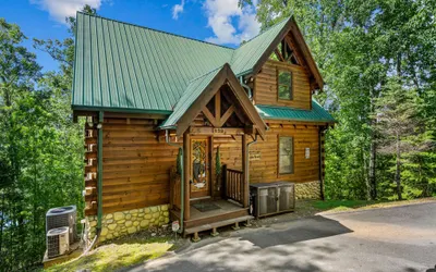 Luxurious Nine Bears Home Minutes Away to Gatlinburg