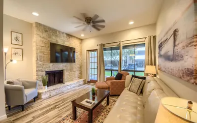 CW C101 Condo de Comal
