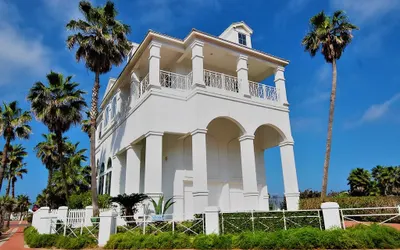 Casa De Haralambos - Private Home just steps from beach access