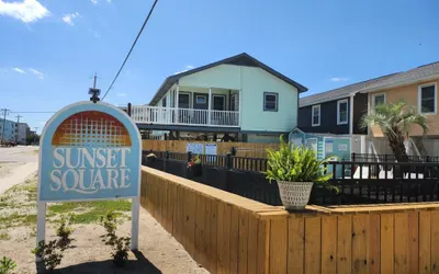 Sunset Square 104 L
