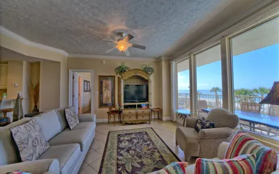 Beautiful Beachfront Condo with Pool View - Unit 0203