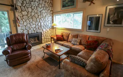 Snowcreek IV 622 Light, Bright and Updated, Walk to Snowcreek Athletic Club