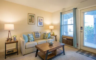 Comfortable 09 Lodge Condo Minutes Away from Downtown Hood River