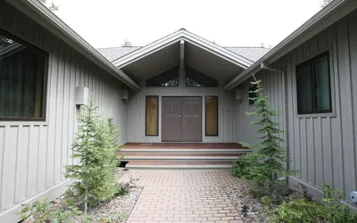 10 Tan Oak Home features Private Hot Tub and BBQ on the Deck