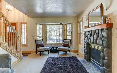 3 Mt Baker Peaceful Lodge Style Home with Private Hot Tub and BBQ on the Patio
