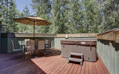 Pet-Friendly 11 Camas Home with Brand-New Private Hot Tub