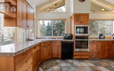 3 Mulligan Home features Hot Tub on Private Deck and Wood-Burning Fireplace