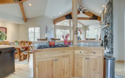 3 Mulligan Home features Hot Tub on Private Deck and Wood-Burning Fireplace