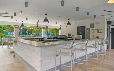 Tropical Dreams Townhome At Vista Cay Close to all attractions